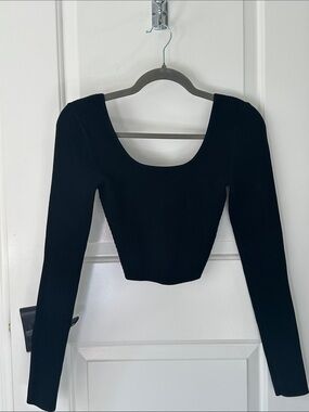Aritzia Black Ribbed Scoop-Neck Long Sleeve Crop Top